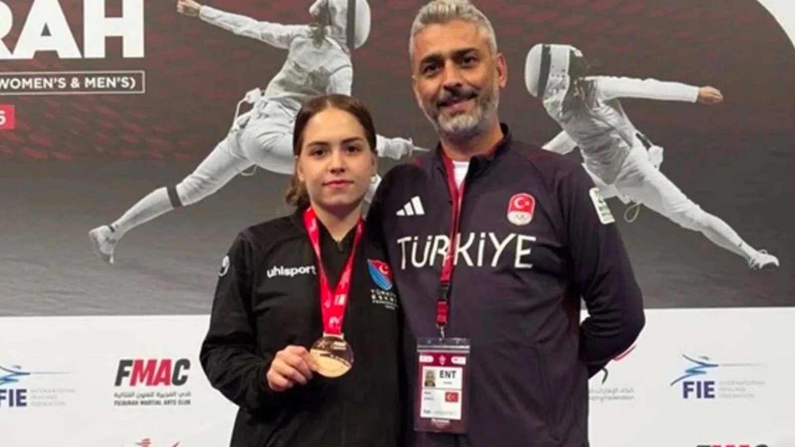 Milli eskrimci Alara Atmaca'dan Yıldızlar Dünya Kupası'nda bronz madalya