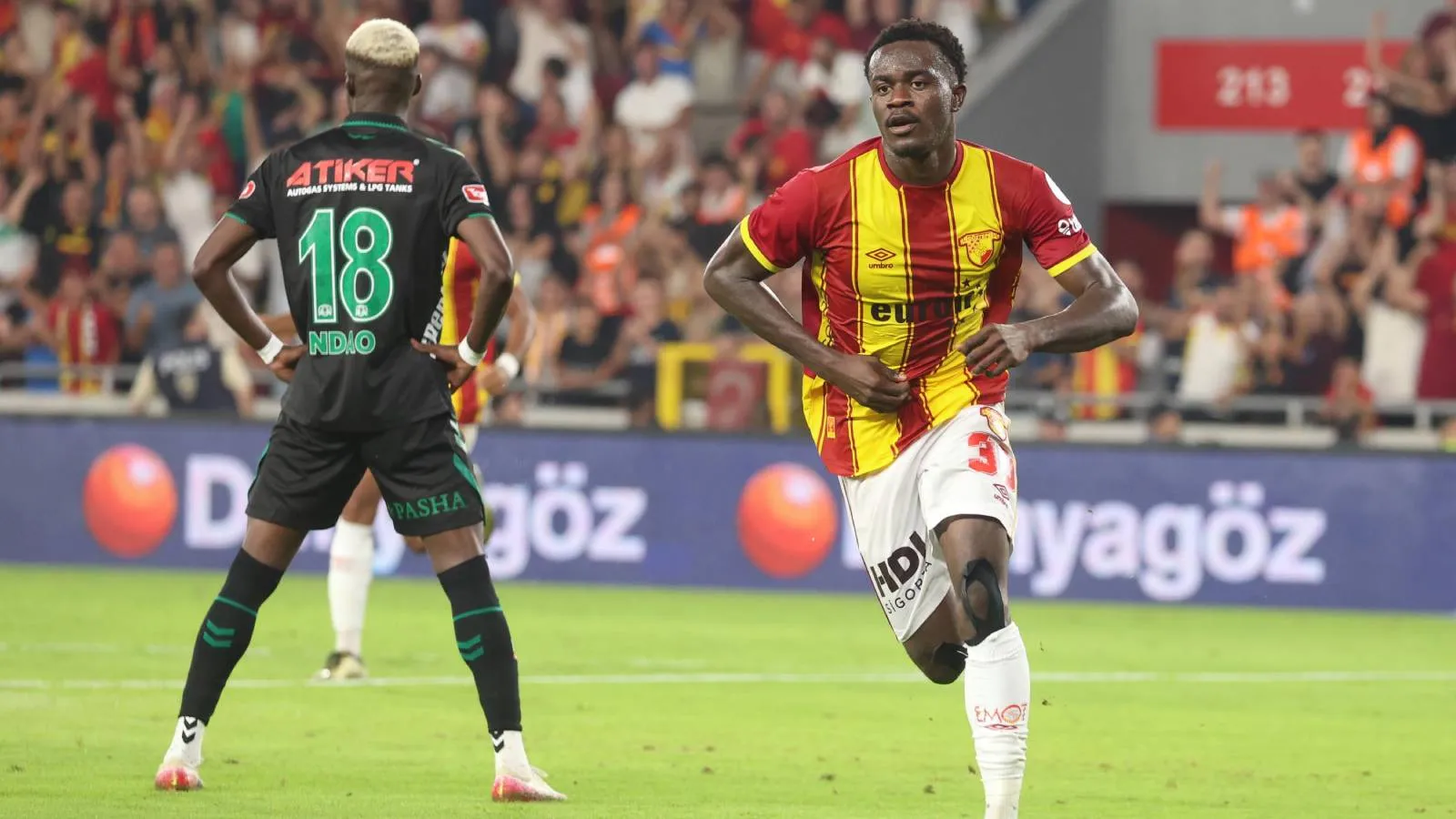 Göztepe'de Dennis ve Taha hareketliliği