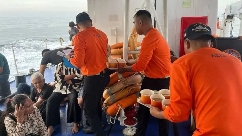 Filipinler'de 359 kişiyi taşıyan feribot battı; 15 ölü, onlarca kayıp!