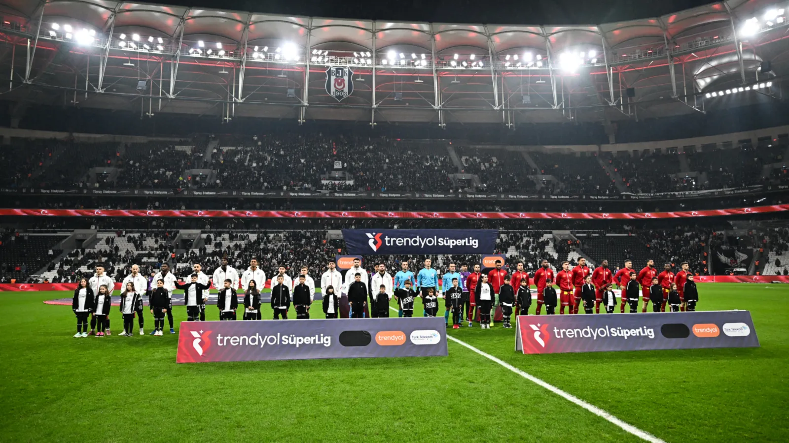 Spor yazarları, Beşiktaş - Zecorner Kayserispor karşılaşmasını değerlendirdi: Ortada ne alkışlanacak futbol ne de futbolcu var!