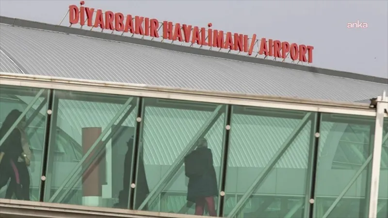 Diyarbakır Havalimanı’nda 'kar temizliği' tartışması: Büyükşehir “pisti açtık” dedi, Valilik yalanladı