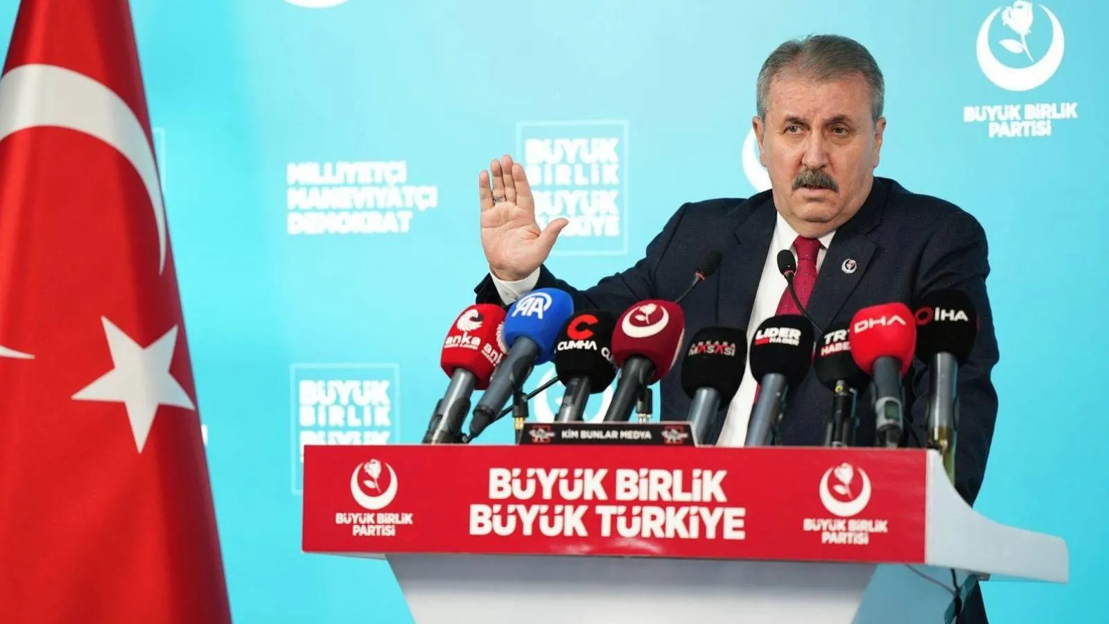 Destici: Kimse Venezuela'yla Türkiye'yi birbirine karıştırmasın, bizim sarayımızı basacak daha anasından doğmadı!
