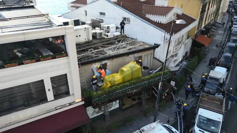 Boğaz hattındaki Baylan Pastanesi'nin kaçak bölümleri yıkıldı