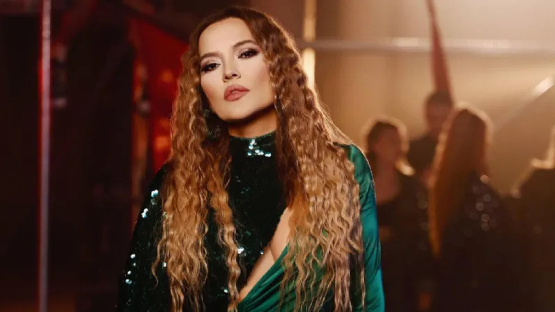 Demet Akalın'dan 'yeşil pasaport' tepkisi: Bize neden vermiyorsunuz?