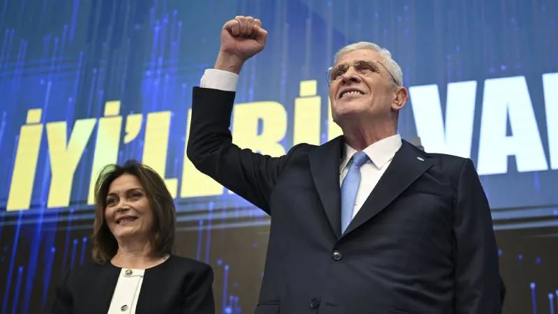 Müsavat Dervişoğlu yeniden İyi Parti Genel Başkanı seçildi: Haini barış güvercini diye pazarlayanların oyunu bozulacak; teröriste “kurucu önder” diyenler milletin yüzüne bakamayacak!