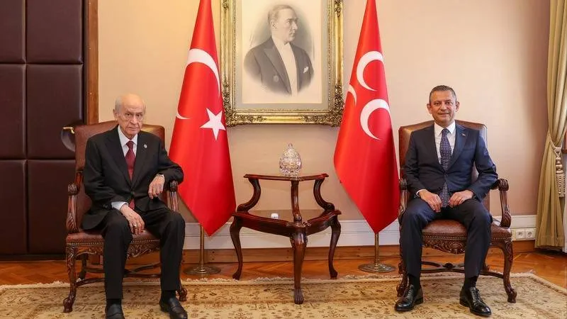 Özgür Özel'den emekliler için 28 bin lira çağrısı: Devlet Bey büyüklük yapsın, raconu kessin
