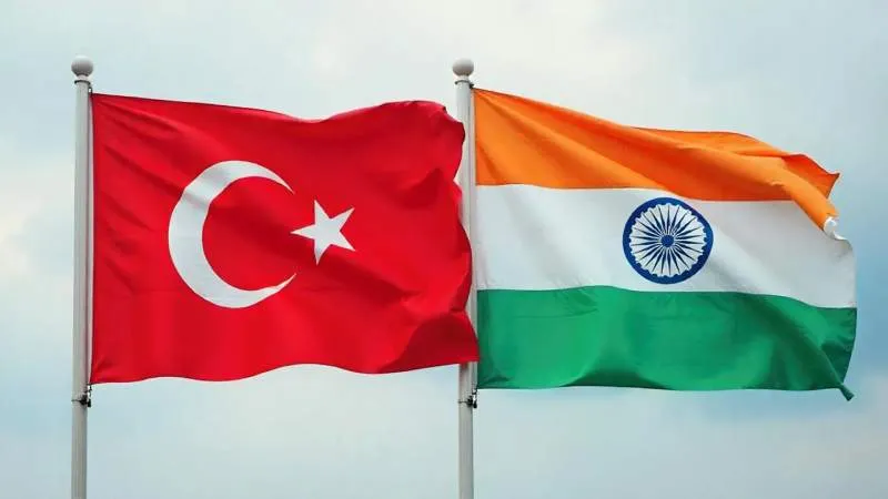 Pencereye koşan Sevim’in göremediği