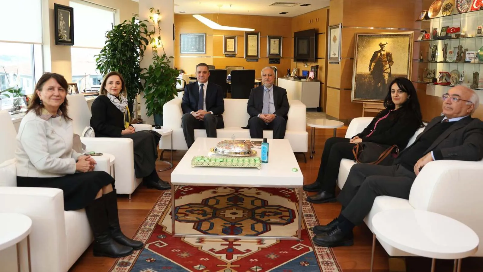 DEM Parti Heyeti, Suriye'nin kuzeyine yönelik saldırılar gündemiyle sivil toplum örgütlerini ziyaret etti