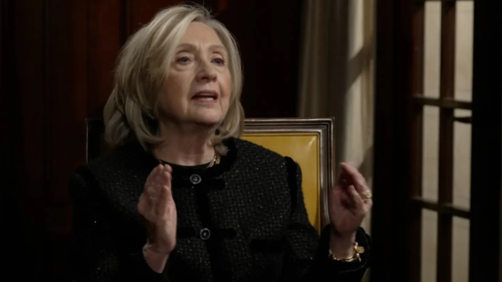 Hillary Clinton, Trump yönetimini Epstein dosyalarını 'örtbas etmekle' suçladı