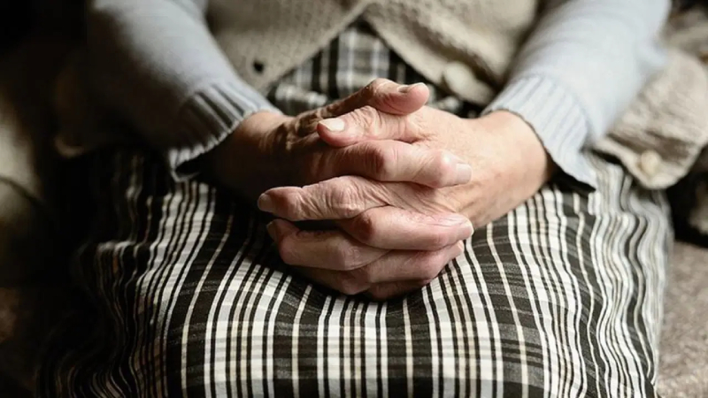 Uzmanından 'alzheimer' uyarısı: Yalnız yaşamak riski yüzde 50 artırıyor!