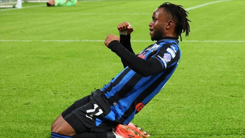 Ademola Lookman tek görüşmede kararını nasıl değiştirdi?