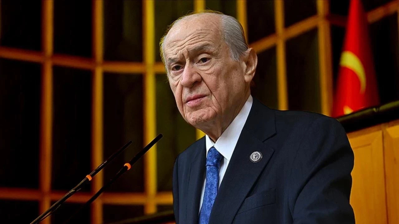 Bahçeli'den 'uyarı': Cumhuriyet'in kuruluş ilkelerini tartışmaya açmayın; etnik köken farklılıklarına dayanarak yıkmaya çalışmayın, Ankara üniter devlet yapısının nişanesidir!
