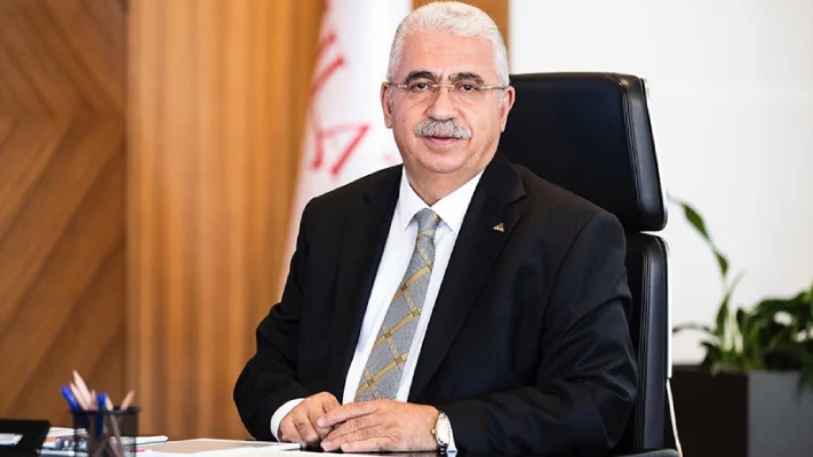 İş insanı Ahmet Ahlatcı hakkında yurt dışına çıkış yasağı; Ahlatcı Holding'den "kara para ve kaçakçılık iddialarını reddediyoruz" açıklaması