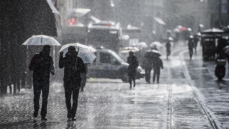 Meteoroloji'den peş peşe uyarı: Ankara ve İzmir dahil birçok ilde sağanak yağış bekleniyor!