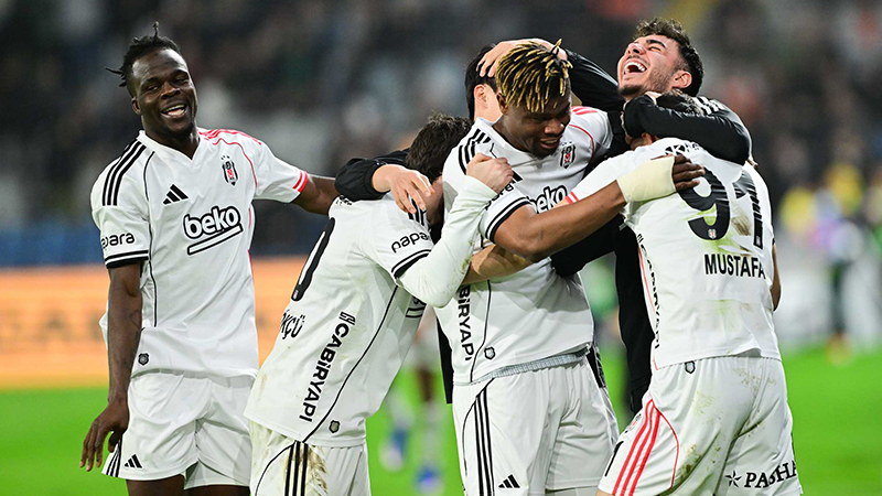 Spor yazarları Başakşehir-Beşiktaş maçını değerlendirdi: Beşiktaş şu haliyle Şubat’ı değil, Ağustos ayını yaşıyor sanki