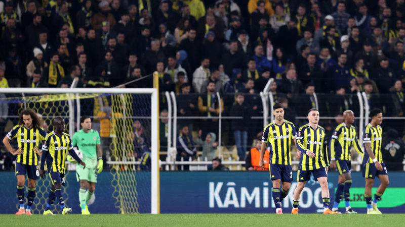 Spor yazarları, Fenerbahçe'nin Nottingham Forest yenilgisini yorumladı: Bir nevi "had bildirme" aslında