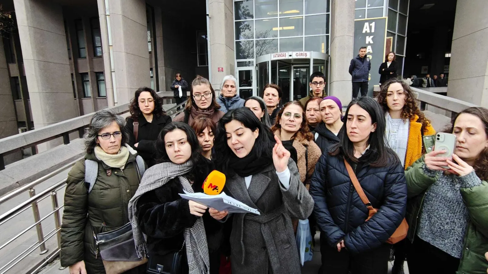 Kadınlardan Ankara’daki 6 Şubat depremi anmasındaki polis şiddetine suç duyurusu