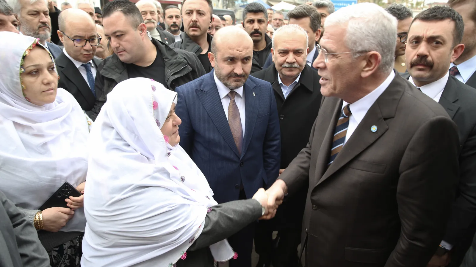 Zeynep Güneş'i ziyaret eden Müsavat Dervişoğlu: Partiden ihraç edilen Mehmet Korkmaz, daha önce istifa edip, 4 gün sonra geri dönmüş