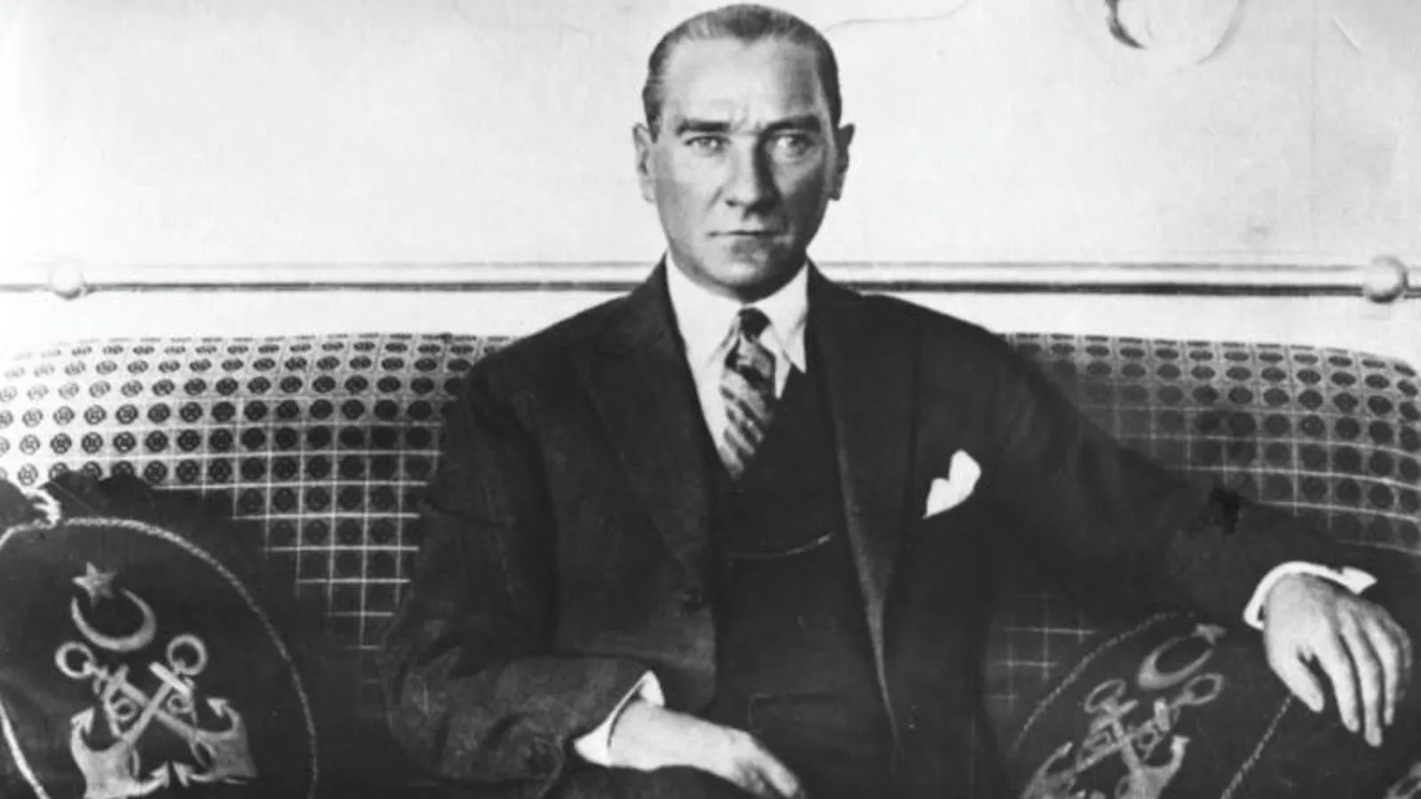 Atatürk'e "sarhoş, kadın düşkünü" diyen öğretmen tutuklanmıştı: “Suç iddiasının kapalı mekanda olması” gerekçesiyle beraat