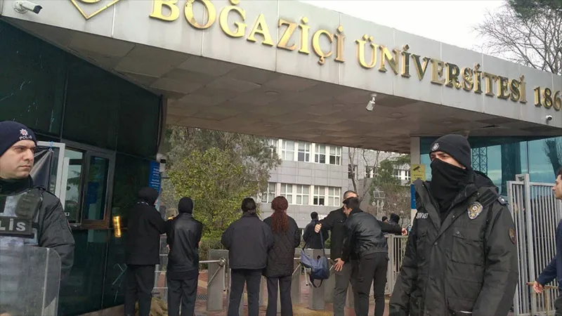 Boğaziçi mezunlarından Erdoğan'ın ziyaretine ilişkin bildiri: Özerk ve özgür üniversite talebimizden vazgeçmeyecek, bize dayatılmak istenen karanlığı kabul etmeyeceğiz
