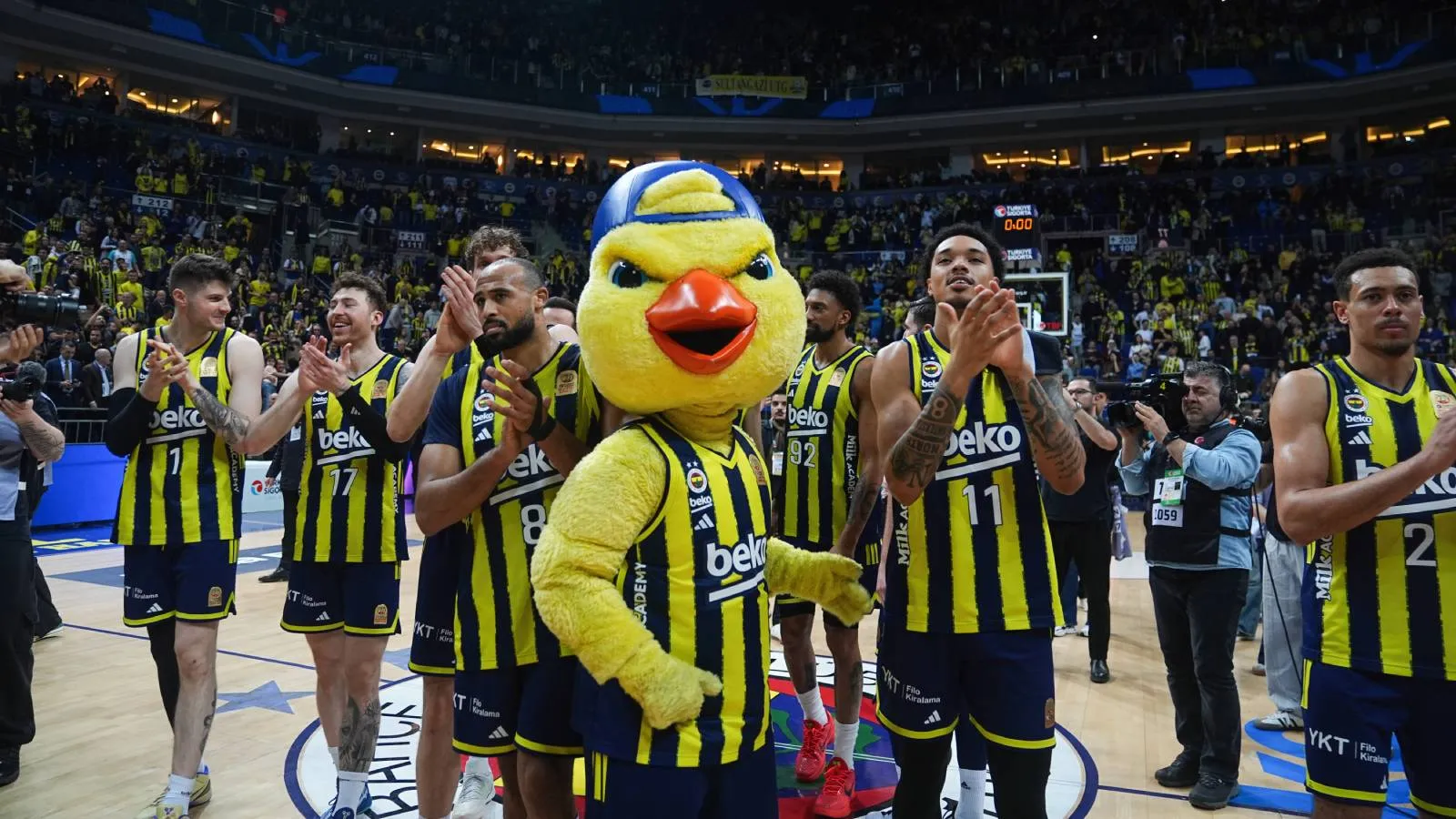 Deplasmanda kazandı: Fenerbahçe Beko, Ergin Ataman'ın Panathinaikos'unu son saniye basketiyle yıktı