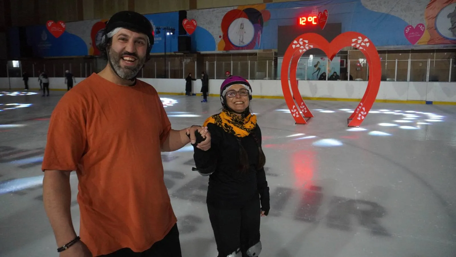 İBB'den buzda 14 Şubat etkinliği: Aşkın en güzel pisti