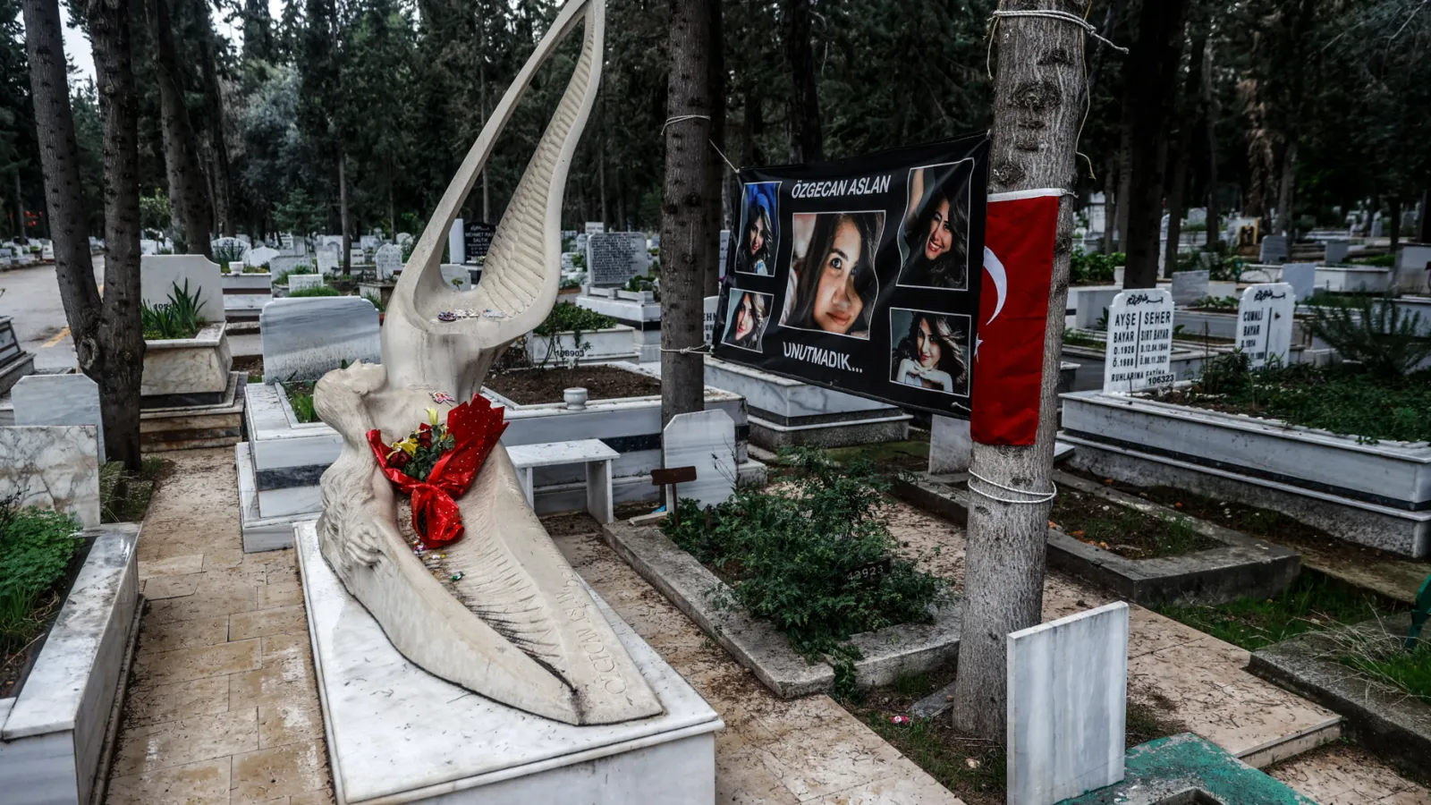 Özgecan Aslan, ölümünün 11. yılında anıldı; "Özge’m her dakika içimizde… Unutmadık, unutturmayacağız!"