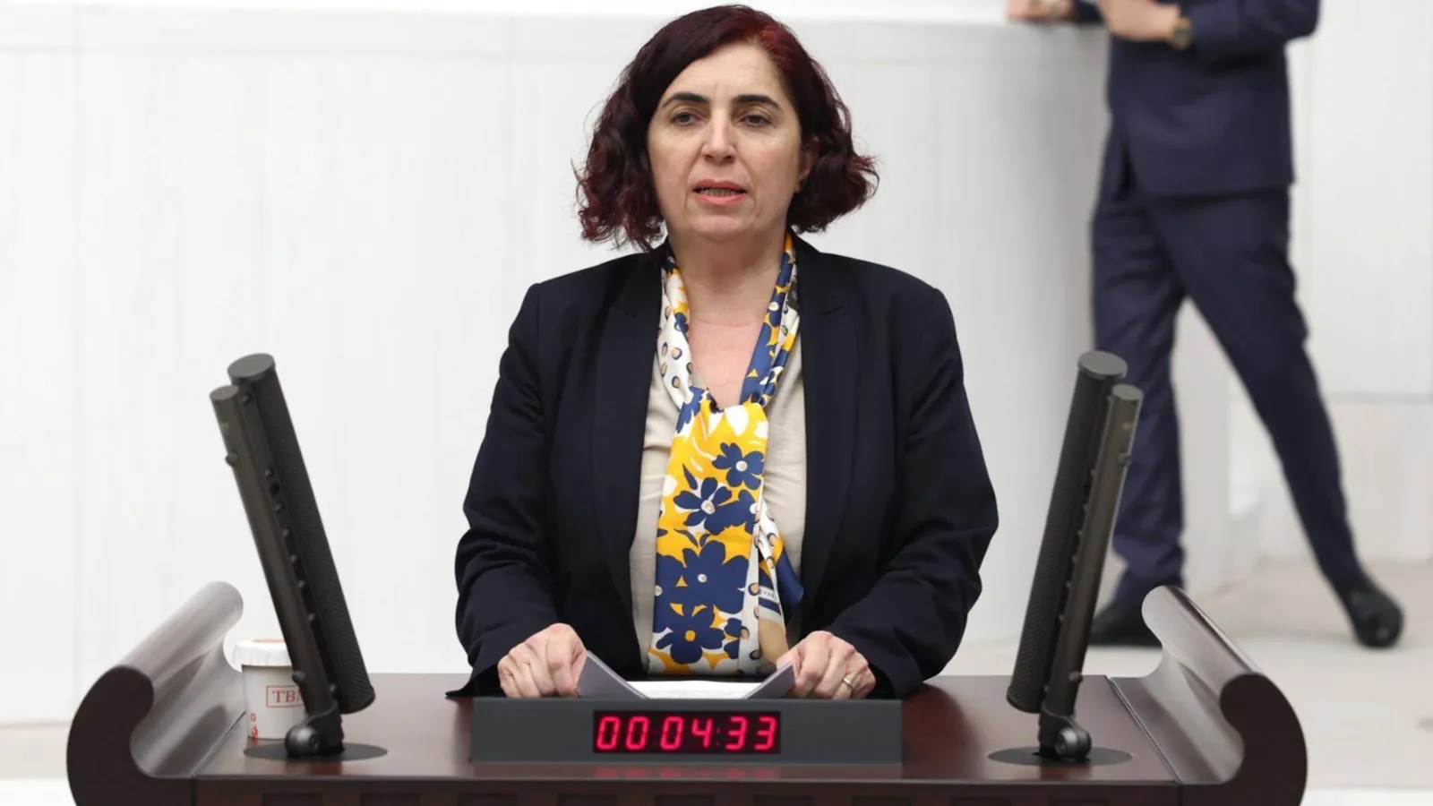 DEM Partili Çelenk açıkladı: Emniyet, sosyal medya hesabı kapatılmak istenen milletvekilinin kimliğini tespit edememiş
