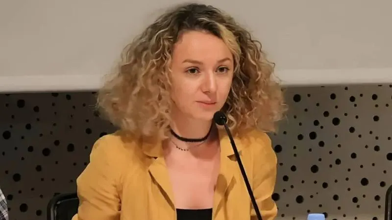 LeMan Dergisi saldırısında tutuklanan Barış akademisyeni Aslı Aydemir ilk kez hâkim karşısına çıktı