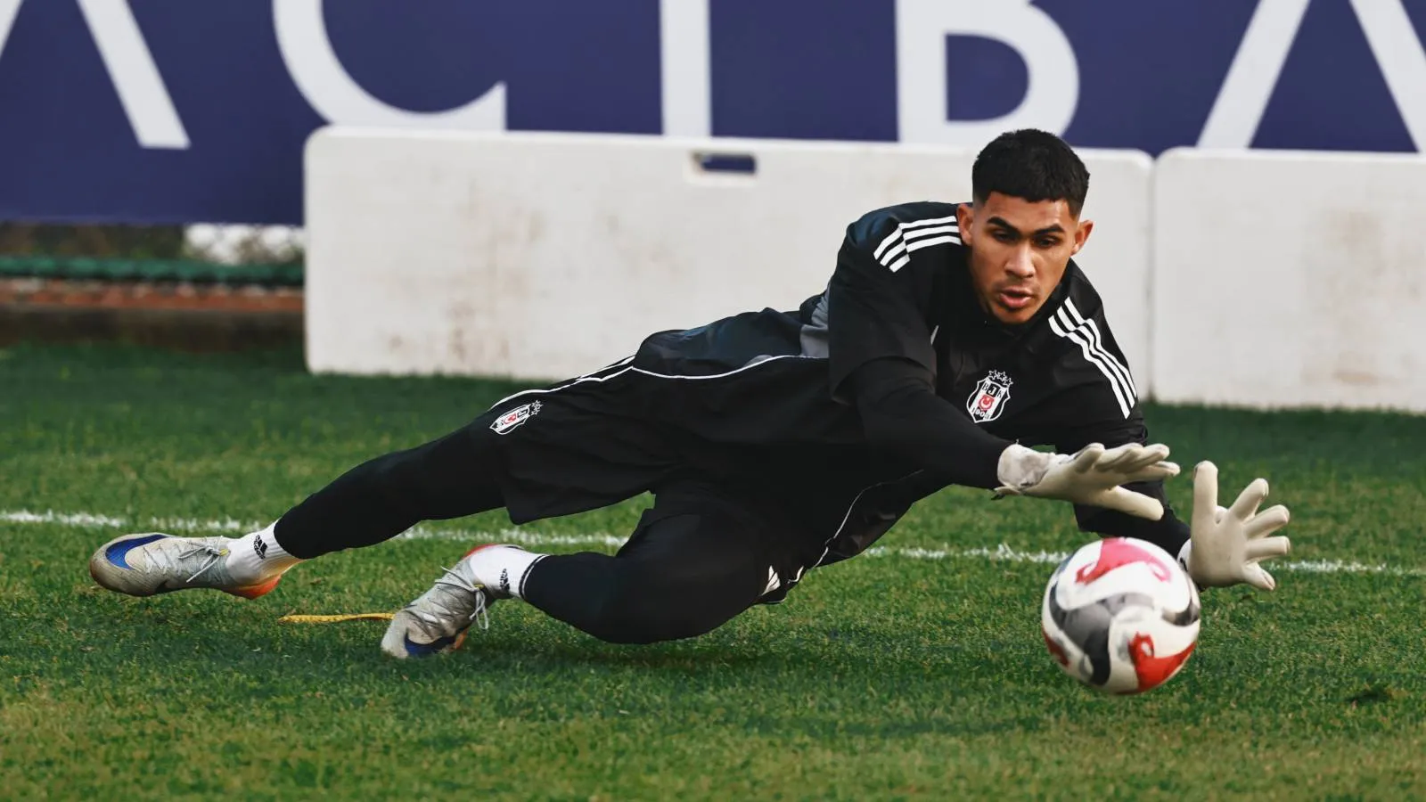 Sergen Yalçın süre vermedi: Beşiktaş'ta o oyuncuya kapı göründü