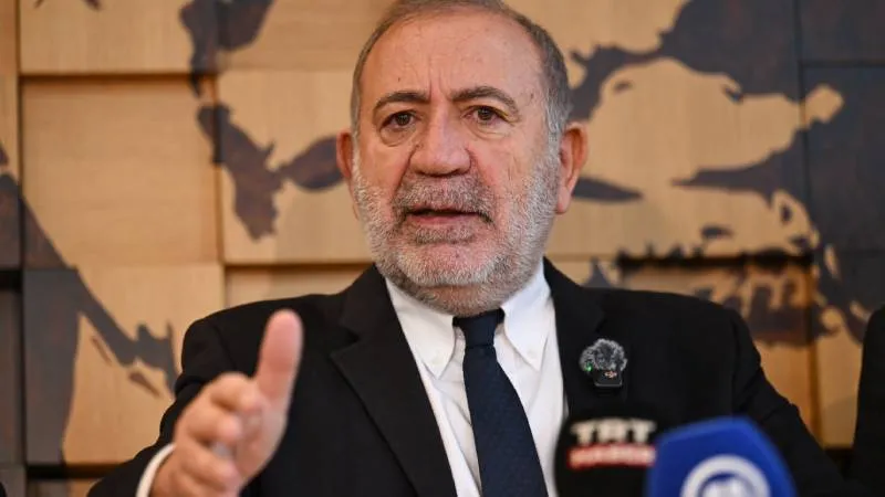 Gürsel Tekin: Arkada sigara böreği yiyip, önde Mahmut Tanal'ı dövdürmek iki yüzlü siyasettir