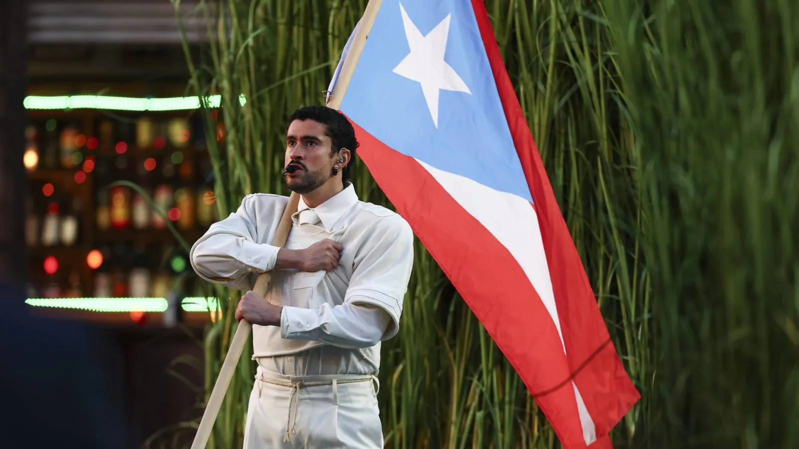 Ertuğrul Özkök: Lazkiye Valisi’nin kadınlara makyajı yasakladığı gece devre arasında ne yaşadık?