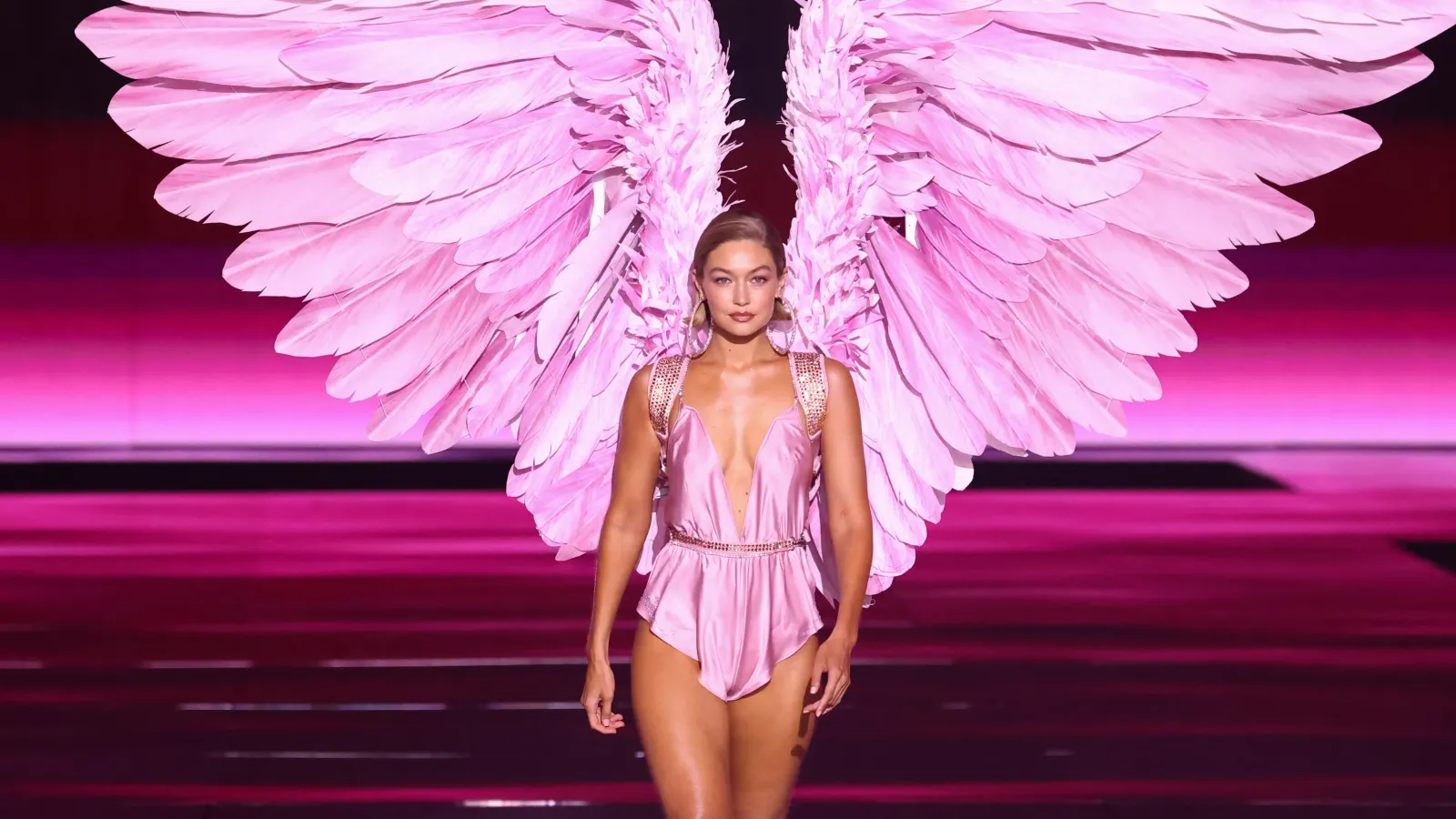 Victoria's Secret CEO'su: Z kuşağı, Y kuşağının aksine şovları tetiklenmeden, sadece 'eğlence' için izleyebiliyor
