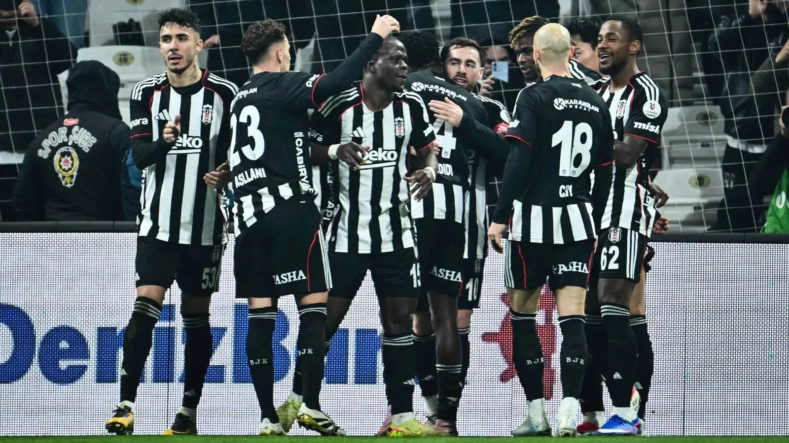 Yeşil sahada rekabet sertleştikçe, Beşiktaş'ın bilançosunda mali baskı artıyor!
