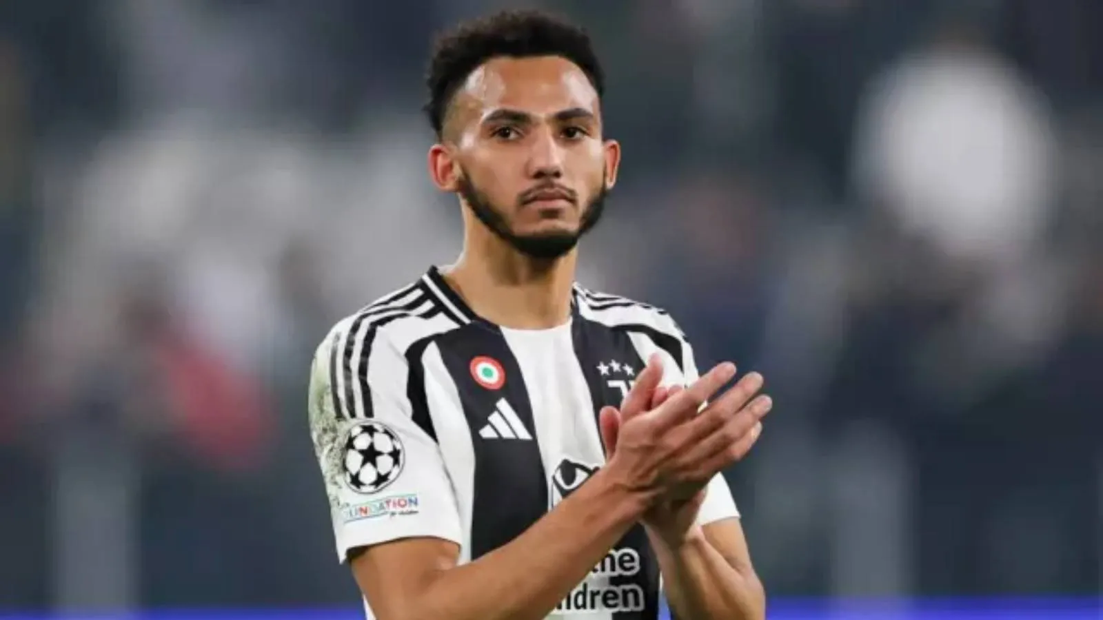 Juventuslu Lloyd Kelly'ye ırkçı saldırı: Hayvanat bahçesine geri dön