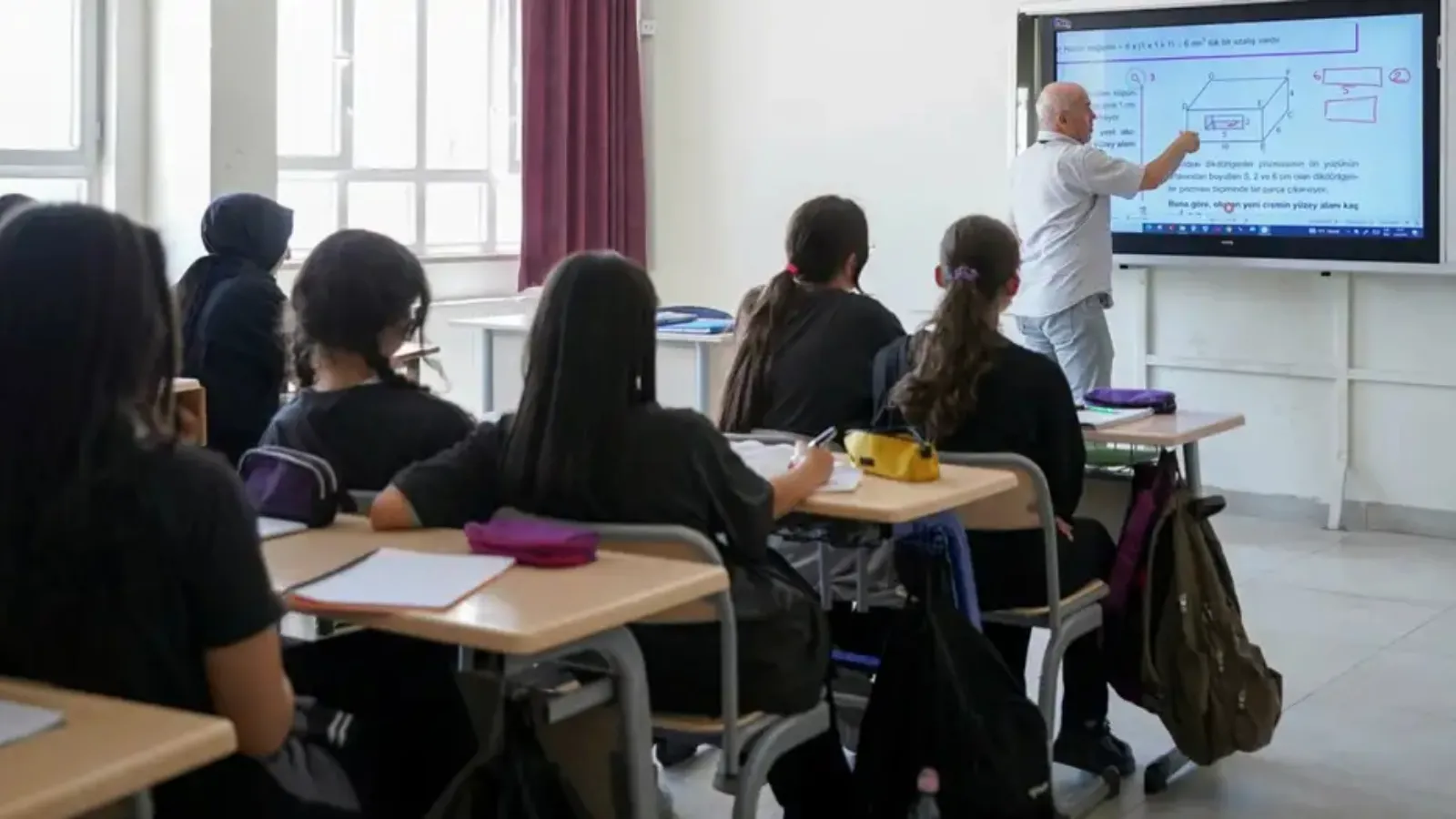 Saldırılar sonrası ilk tedbir kararı: Okullara randevusuz girilmeyecek