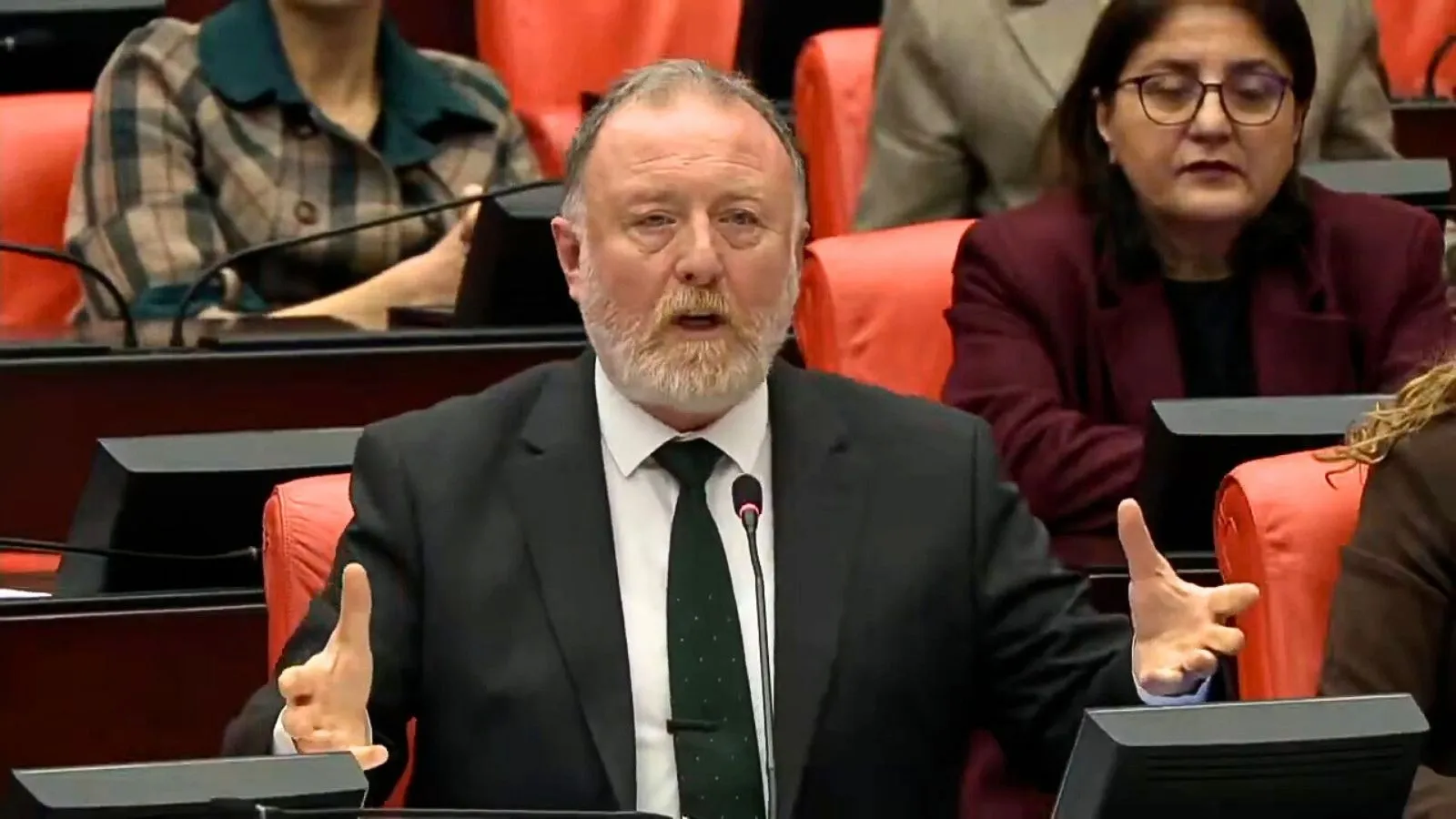 DEM Parti “Masadan kalkmak değil, sağlam oturmak çözümdür” dedi, Öcalan için çağrı yaptı: Kendisi başmüzakerecidir, artık yasal zemine de kavuşturulmalı!