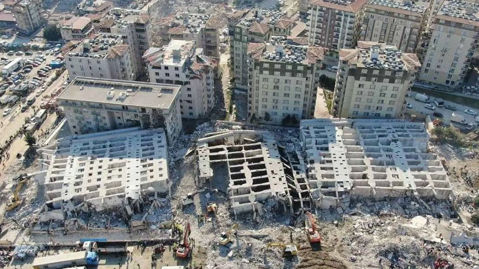 6 Şubat depremlerinde yıkılan Rönesans Rezidans davasında altıncı bilirkişi raporu gelmedi, duruşma ertelendi