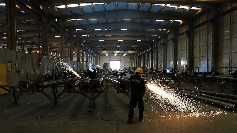 İmalat sanayii istihdamı 325 bin kişi azaldı