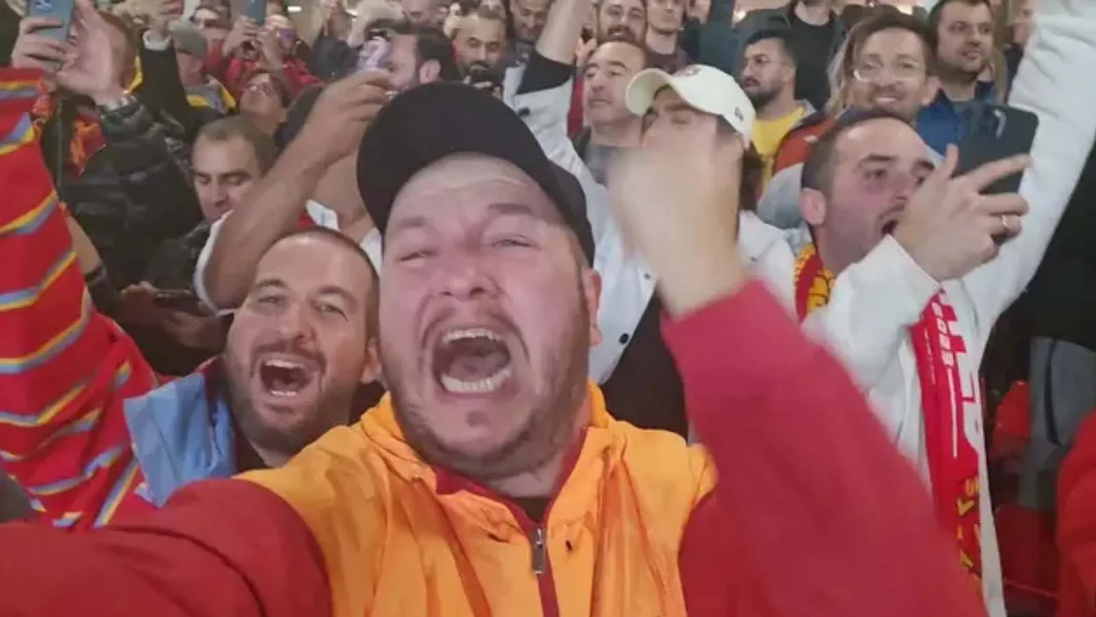 Şahan Gökbakar'dan Galatasaray yönetimine transfer isyanı: Sizin yapacağınız iş bu mu?