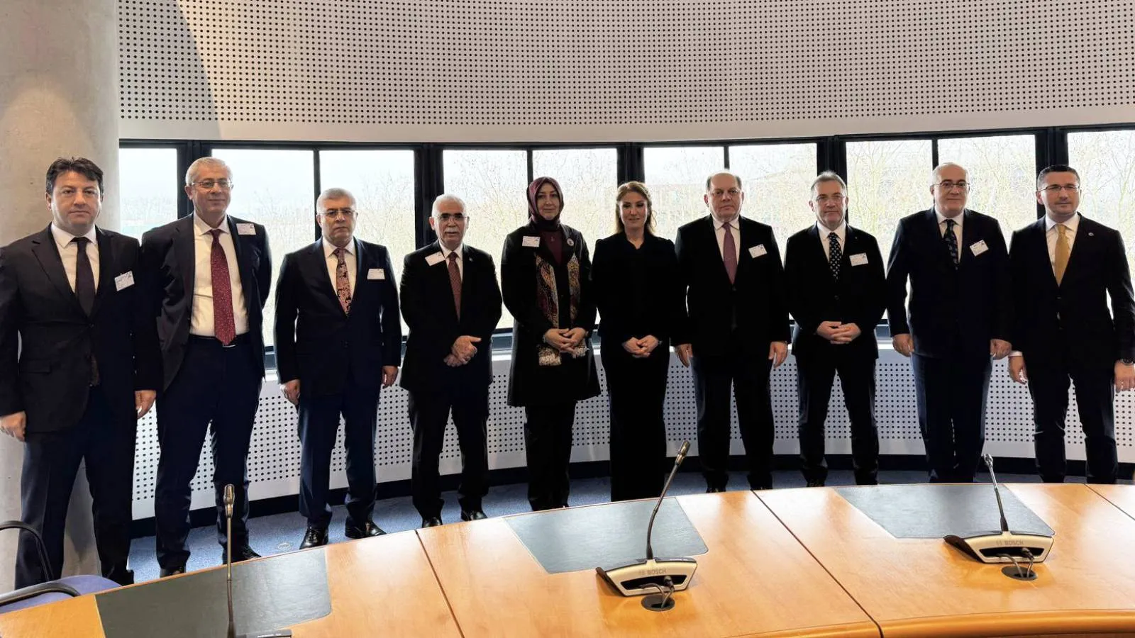 Soldan sağa: Yargıtay 8. Hukuk Dairesi Başkanı Fahri Akçin, Yargıtay Cumhuriyet Başsavcısı Muhsin Şentürk, Anayasa Mahkemesi Başkanı Kadir Özkaya, Danıştay üyesi Aysel Demirel, AİHM Türk Yargıcı Saadet Yüksel, Yargıtay Başkanı Ömer Kerkez, Danıştay Başsavcısı Cevdet Erkan, Danıştay üyesi Kenan Balan ve Anayasa Mahkemesi Genel Sekreteri Murat Azaklı, AİHM adli yıl açılış programıda | Fotoğraf: AA