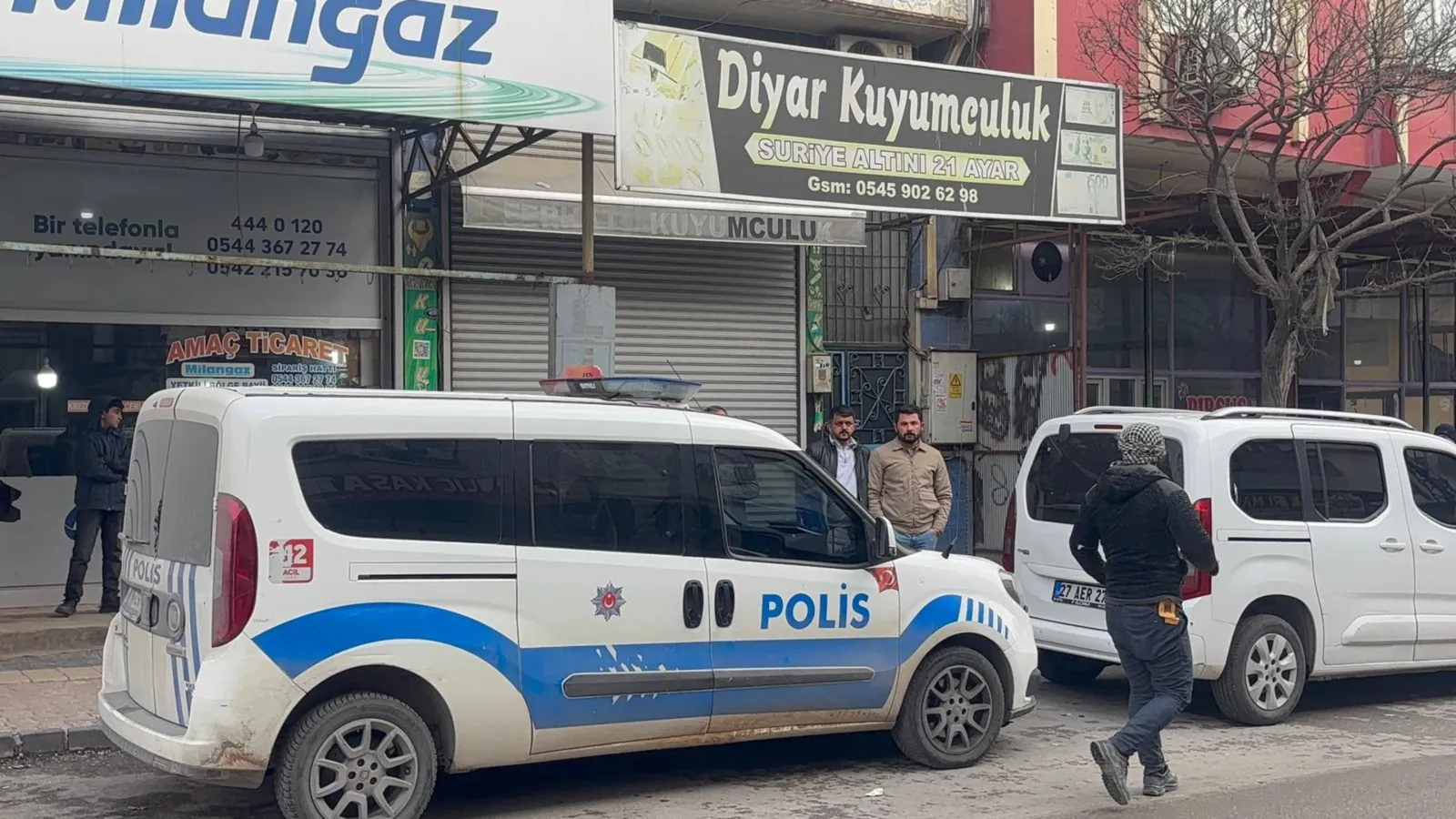 3'ü de çocuk: Maskeli, silahlı ve biber gazlı kuyumcu soygununda 1 kilo altın çaldılar!