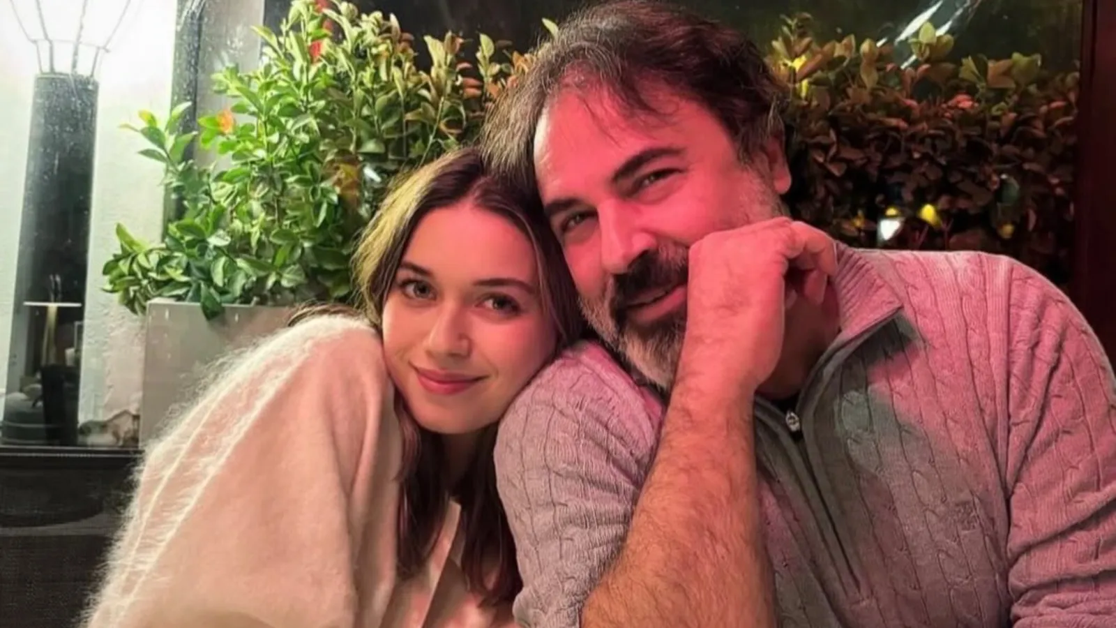 Afra Saraçoğlu'nun babasıyla buluşmasına dair yeni paylaşım: "Aile mutluluğu" notu