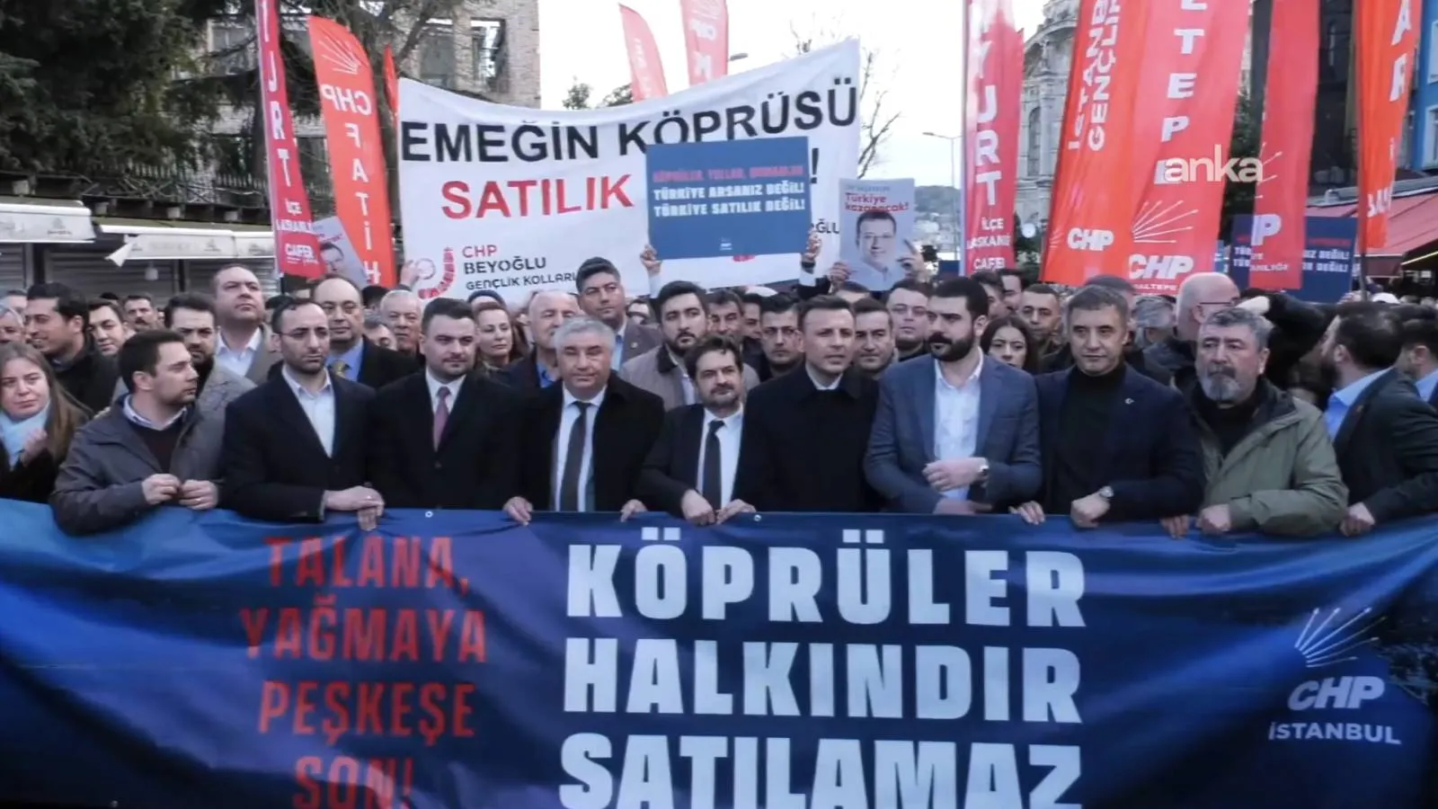 CHP'nin köprülerin satışına karşı yürüyüşünde 3 kişi gözaltına alındı: Bize kapatılan yol Bilal Erdoğan’a açıldı!