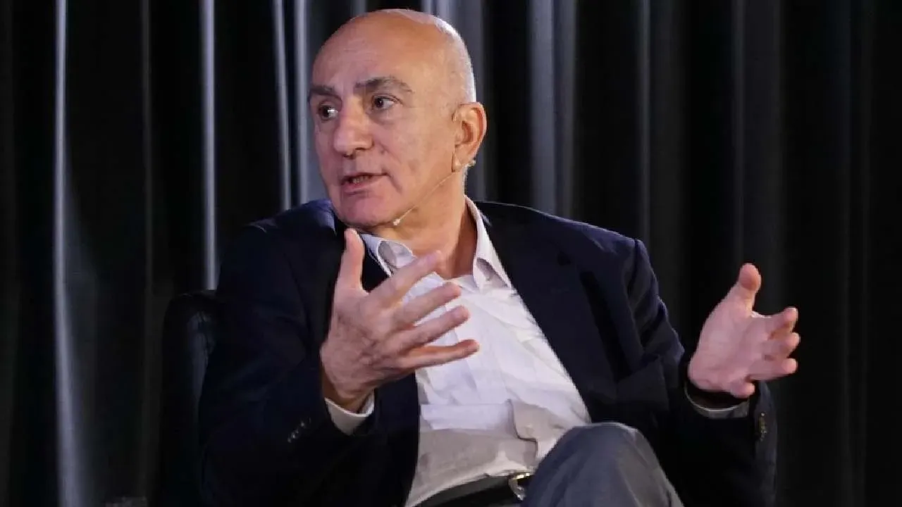 Mahfi Eğilmez: 

 