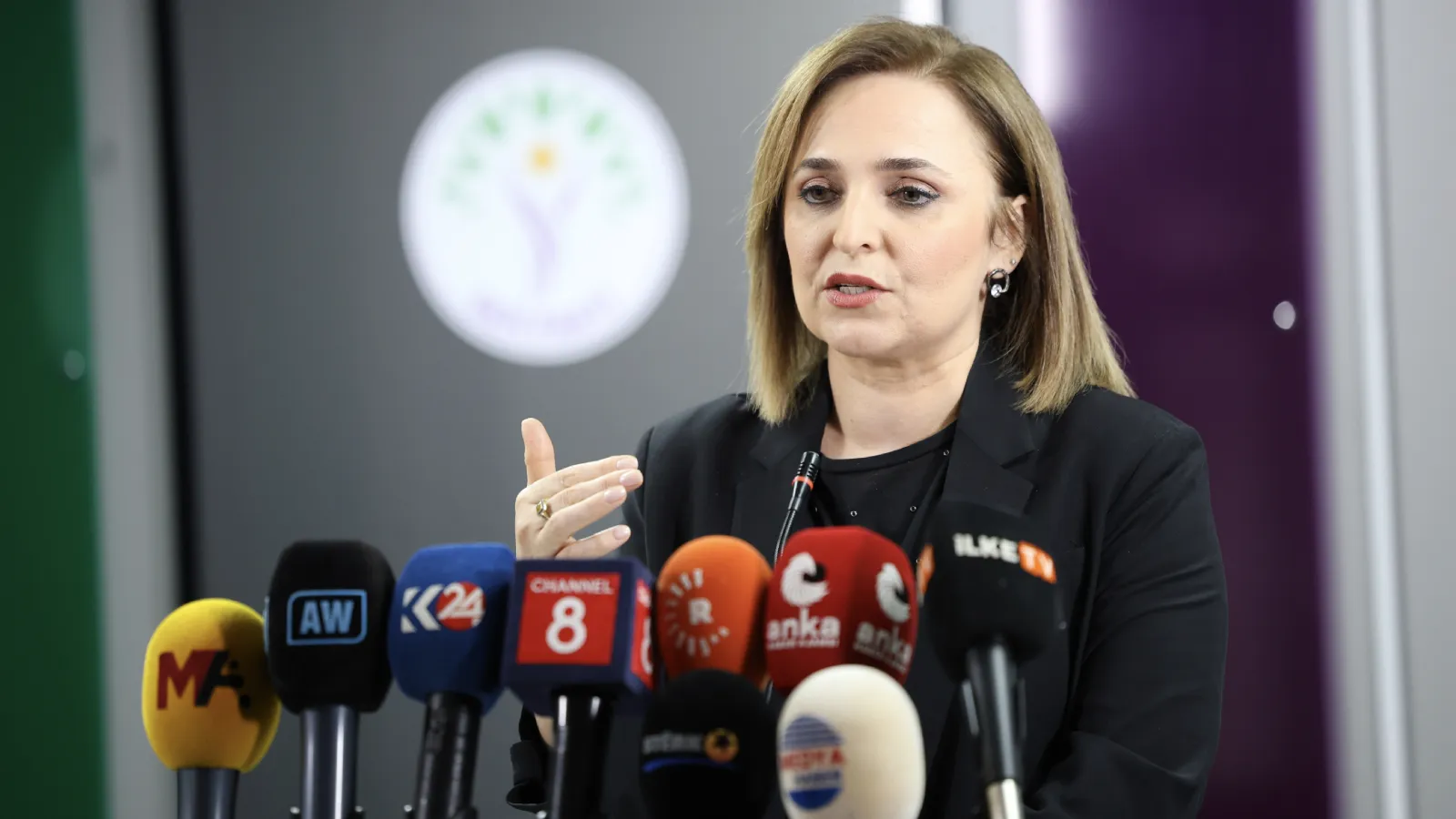 DEM Parti'den Akın Gürlek eleştirisi: İsmi çok tartışmalı bir başsavcı, Adalet Bakanlığı koltuğuna oturdu; Türkiye'de yargı, hiçbir zaman tarafsız ve bağımsız olmadı