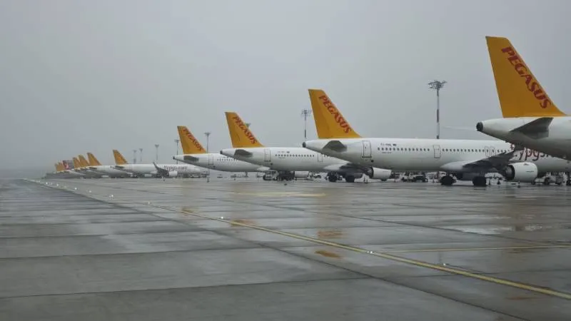 Sabiha Gökçen Havalimanı'nda uçuşlara yağmur engeli: 42 uçak başka havalimanlarına yönlendirildi