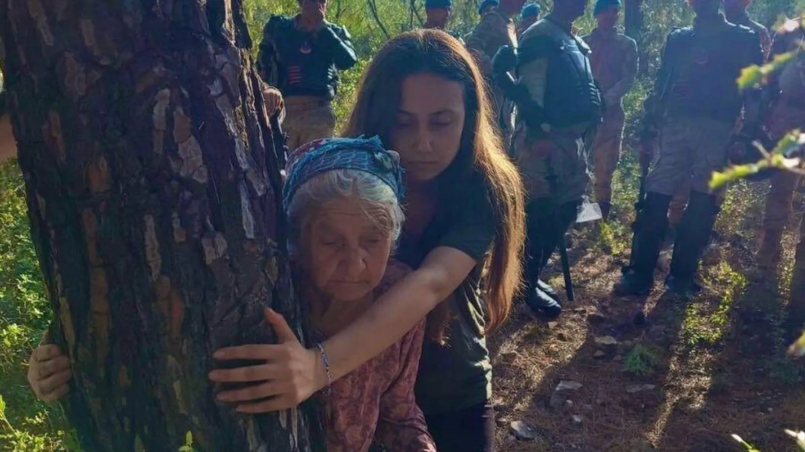 Özgür Özel'den İkizköylü Esra Işık'ın tutuklanmasına tepki: Bir annenin direncini, kızının özgürlüğü ile sınayan bu kara düzene yazıklar olsun