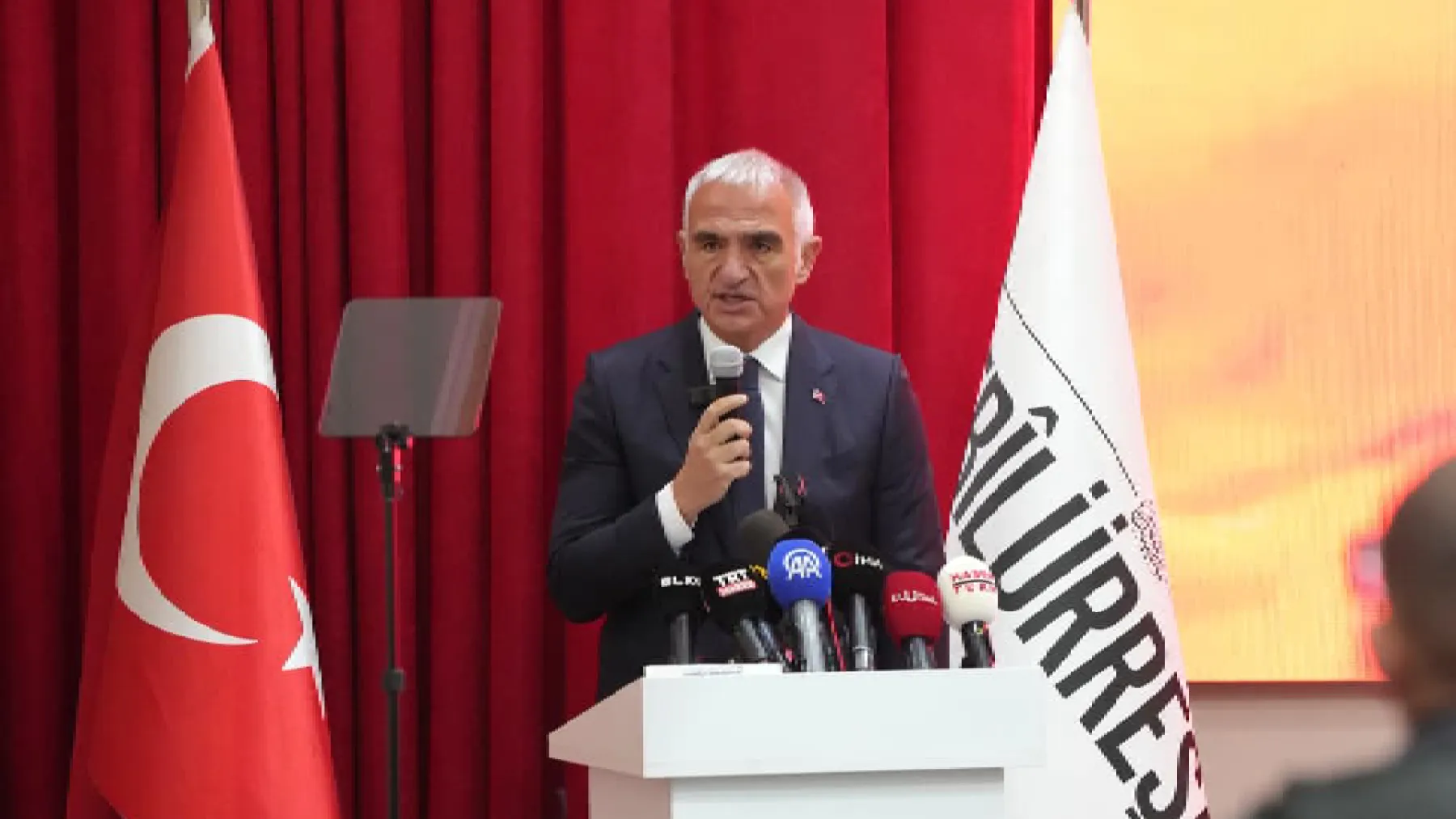 Bakan Ersoy İstiklal Marşı'nın kabulünün 105. yılını andı: Bizler, bu büyük mirası korumayı en önemli görevlerimizden biri olarak görüyoruz