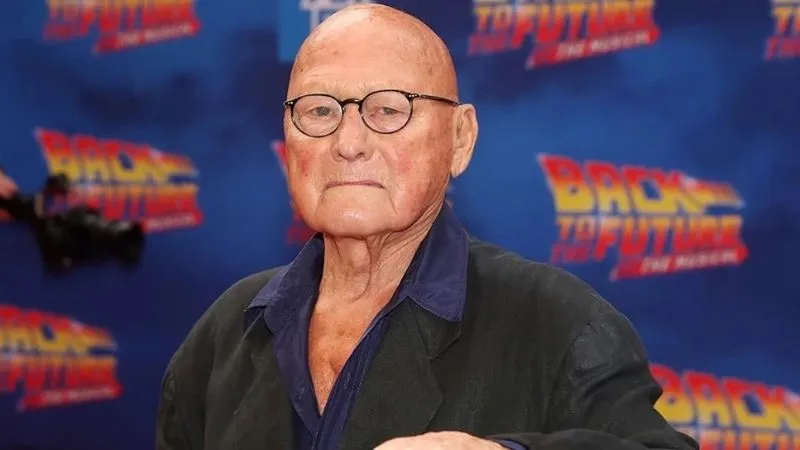 Geleceğe Dönüş filminin papyonlu müdür yardımcısı James Tolkan, 94 yaşında hayatını kaybetti